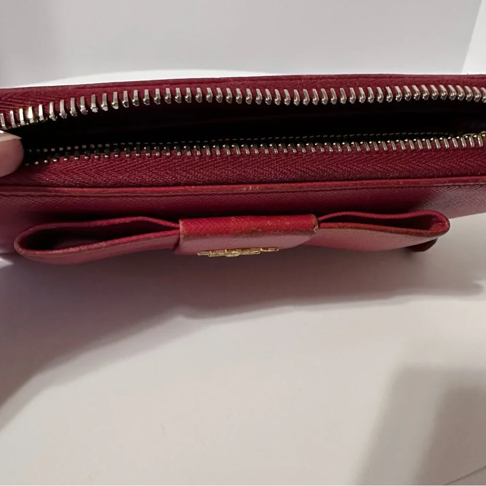 Fair Condition Prada wallet orangey/redish needs some work - Picture 12 of 14